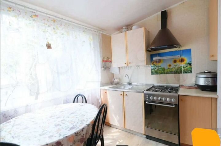 4-к. квартира, 62 м², 1/2 эт.