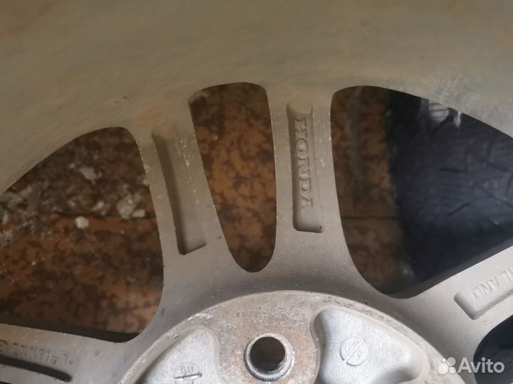 Продам комплек литых дисков