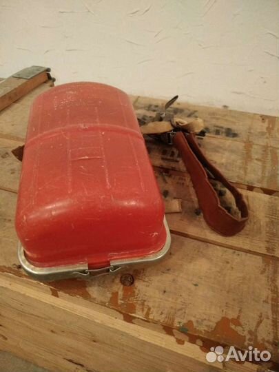 Экспонаты с подлодки. Футляр от дыхат. аппарата