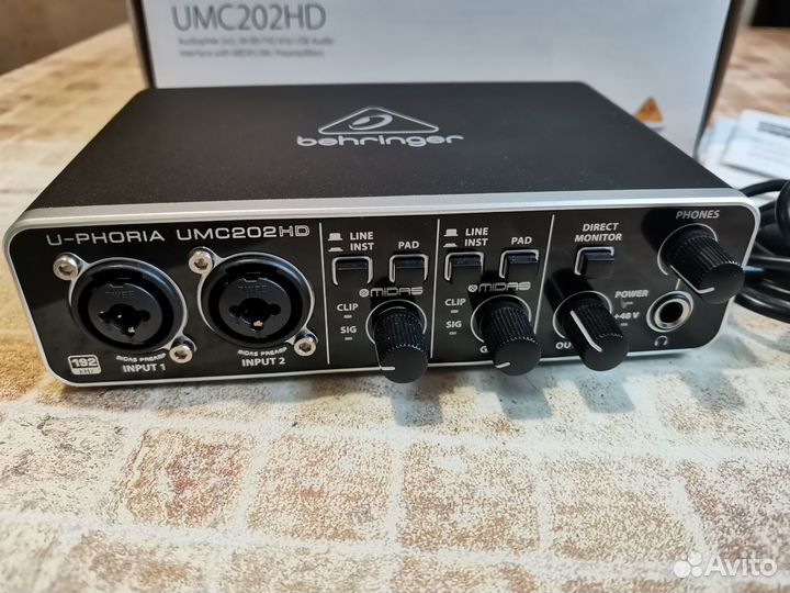 Внешняя звуковая карта Behringer U-Phoria UMC202HD