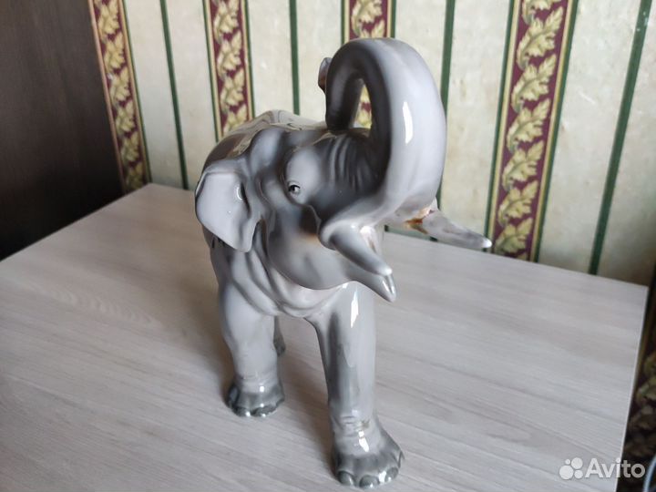 Статуэтка фарфор слон