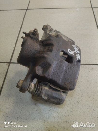 Суппорт тормозной передний правый Hyundai Galloper