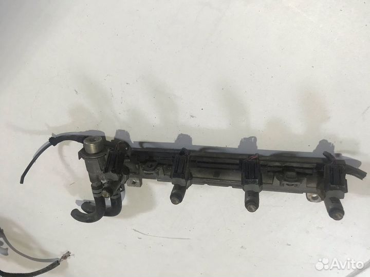 Топливная рампа и форсунками Golf 4 1.6