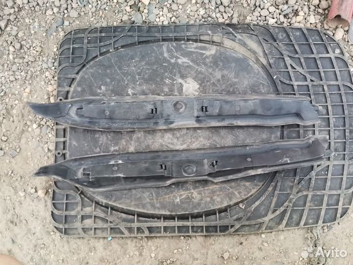 Уплотнитель пыльник крыла Volkswagen Polo 5 1.6