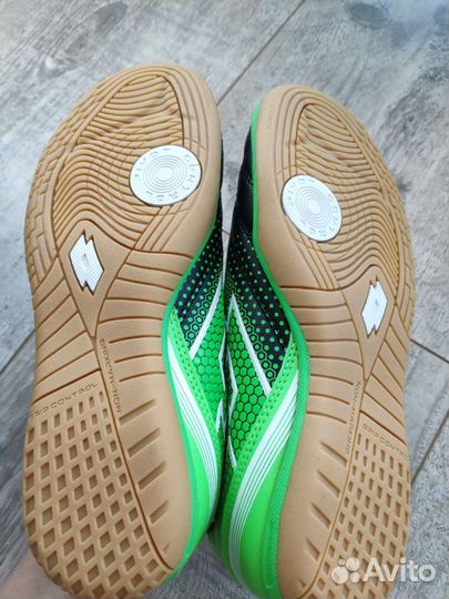 Футбольные бутсы 38р 24,5см новые