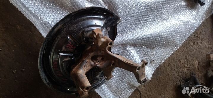 Кулак задний правый/левый Skoda Octavia A5