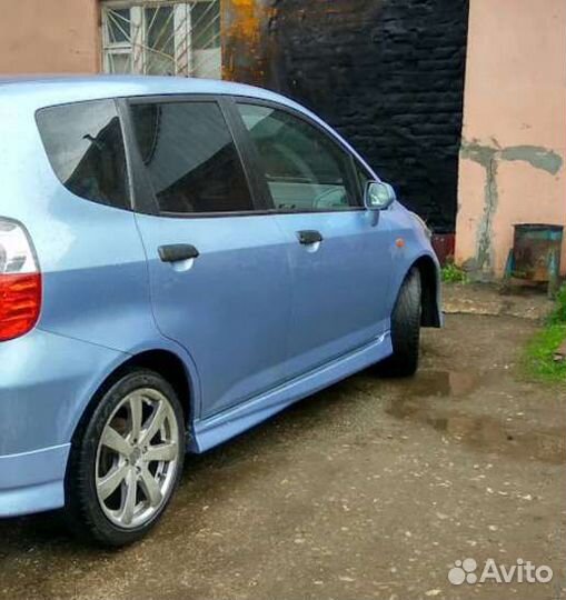 Продам обвес на Хонду fit д1