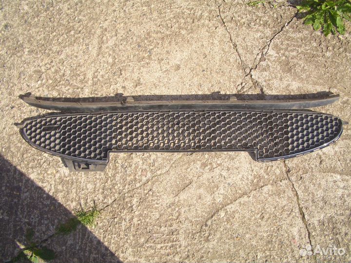 Решётка переднего бампера Пежо 206 с98-12г