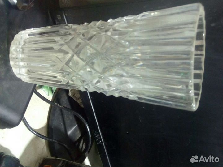 Ваза стеклянная на стеклянной подсиавке