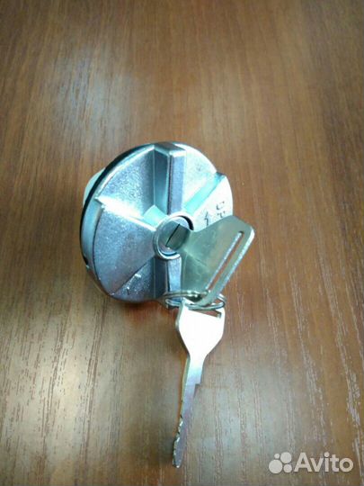 Крышка топливного бака hino 300