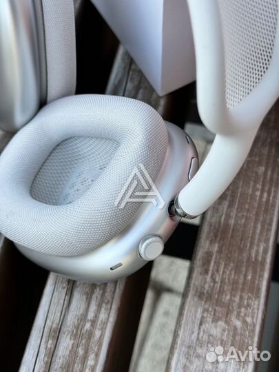 AirPods Max silver