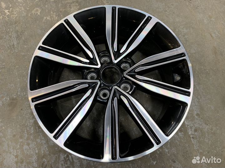 Одна штука диск оригинал R17 Kia Optima