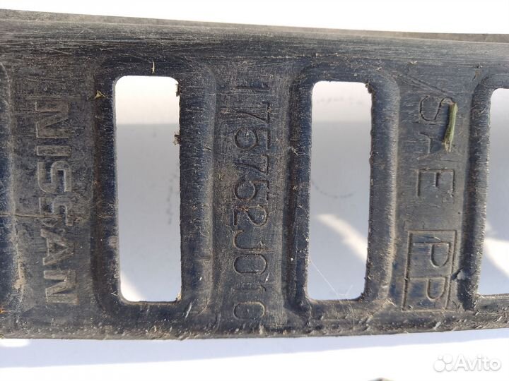 Крепления топливной магистрали Nissan