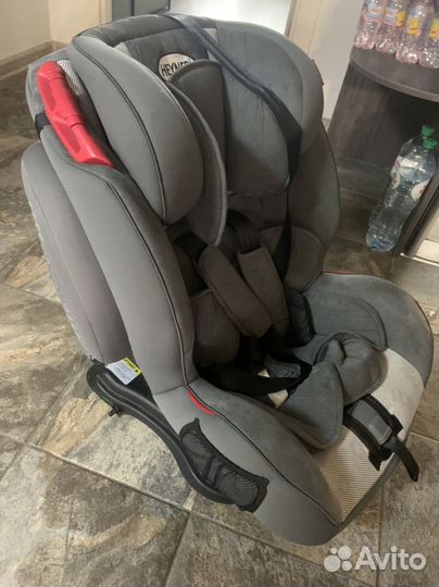 Автомобильное кресло