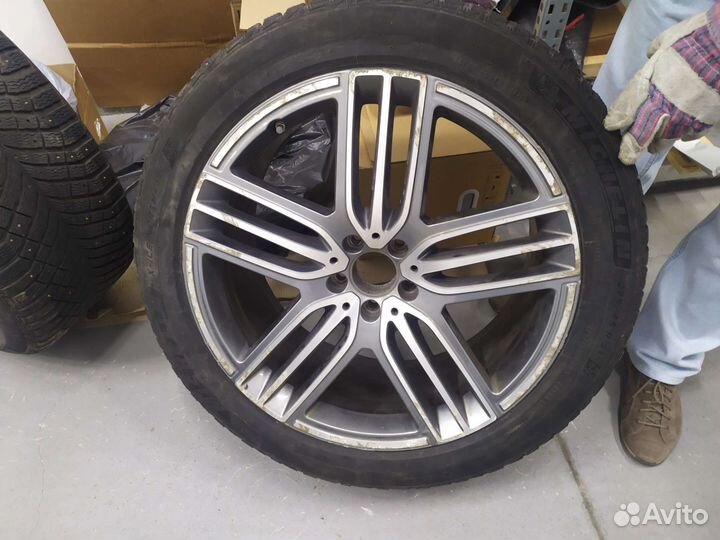 Michelin X-Ice North 4 275/45 R21 и 315/40 R21