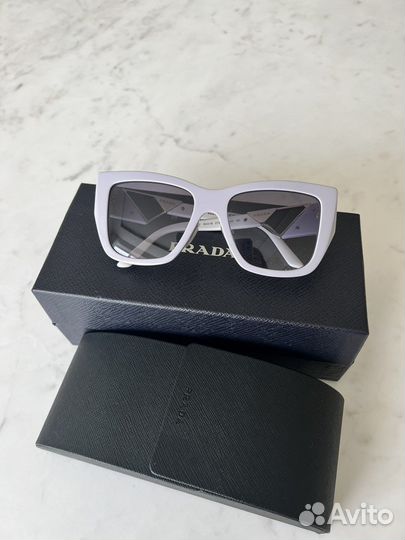 Солнечные очки prada