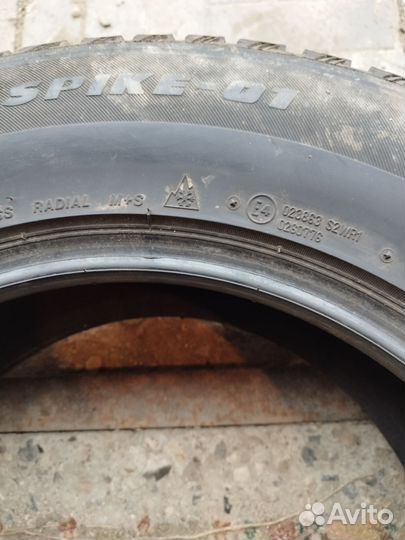 Bridgestone Blizzak Spike-01 235/65 R17
