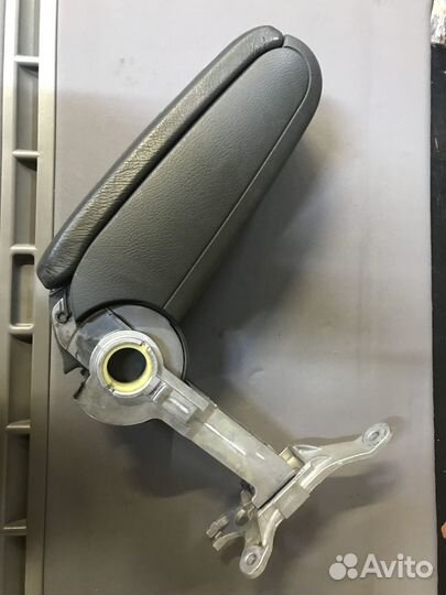 Подлокотник Audi A6 С5 1997 2.4 ALF МКПП Quattro