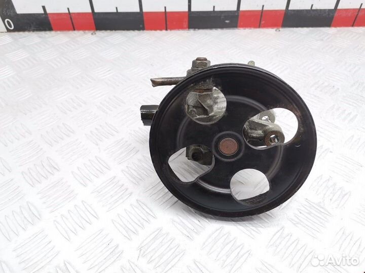 Насос гидроусилителя руля Mitsubishi Carisma 1999