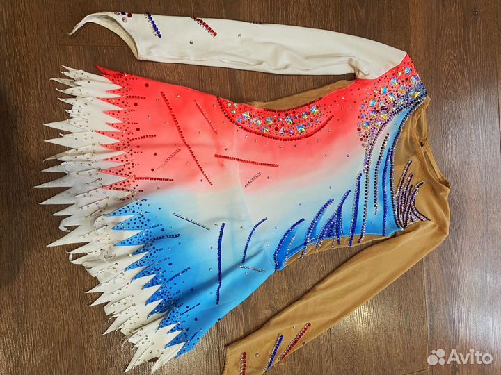 Платье для выступлений по фигурному катанию