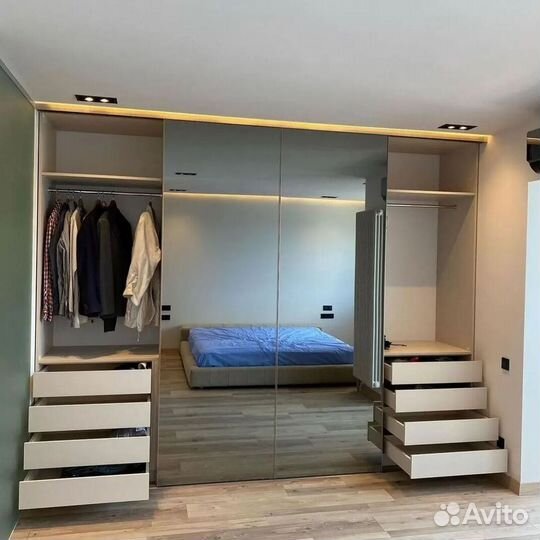 Шкаф с зеркалом