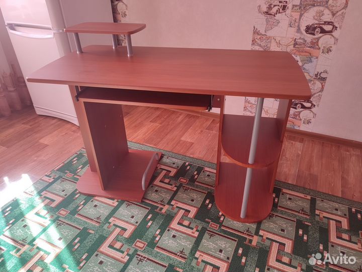 Продам компьютерный стол