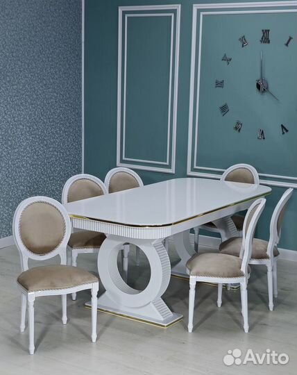 Кухонный стол и стулья