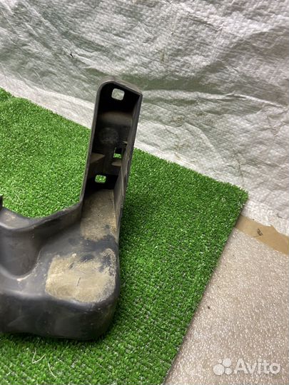 Кронштейн фары правый mercedes w166