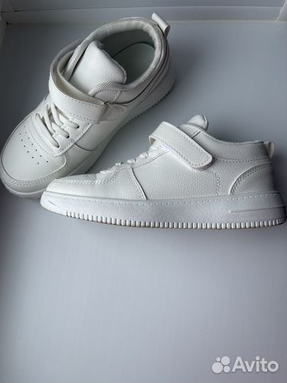 Кроссовки женские