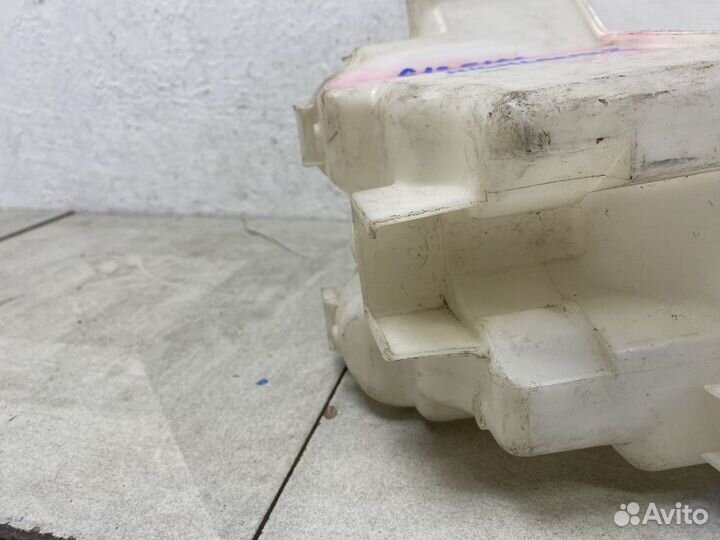 Бачок омывателя Тойота