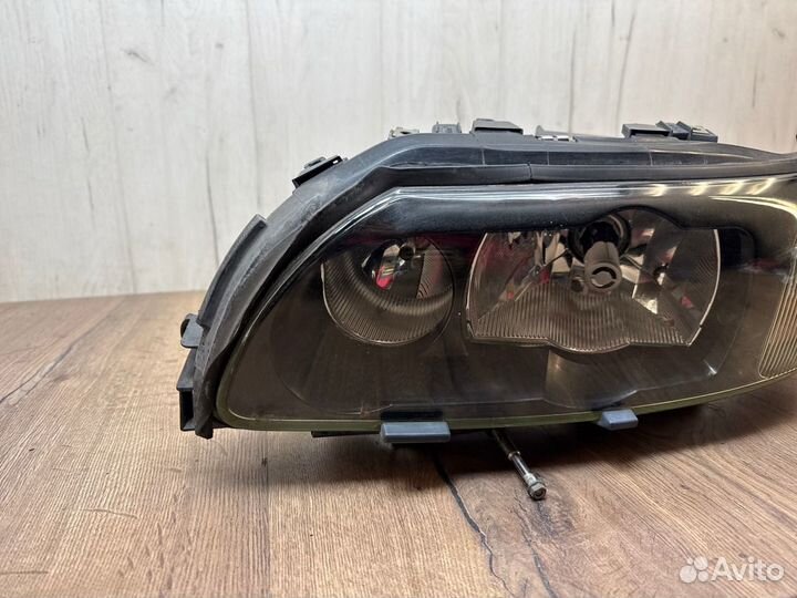 Фара ксеноновая левая Volvo V70 SW 2.4 B5244S 2003