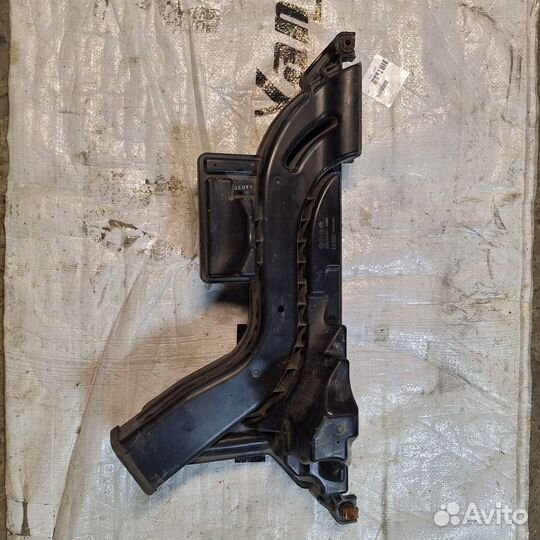 Воздухозаборник Nissan Teana