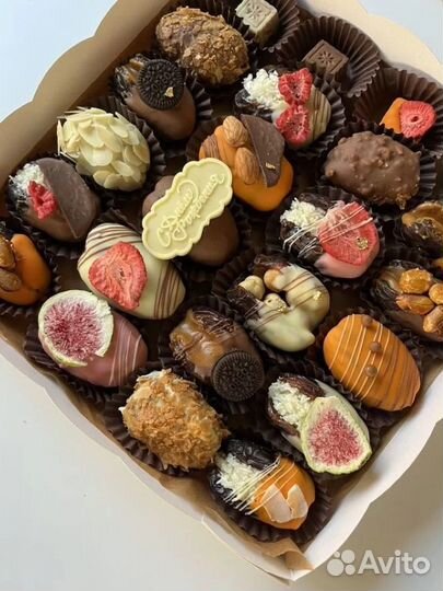 Финики в шоколаде в орехами миндаль фундук