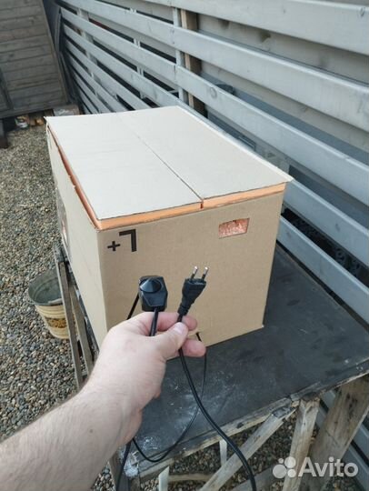 Отдам самодельную будку для кота