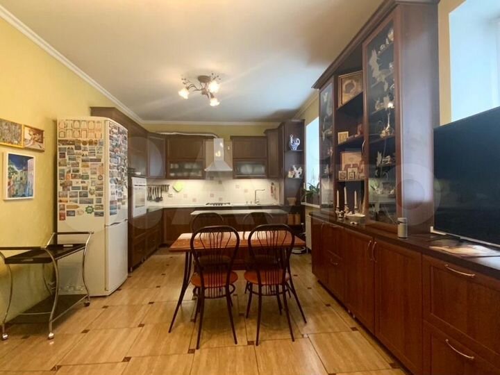 Дом 156 м² на участке 2,5 сот.