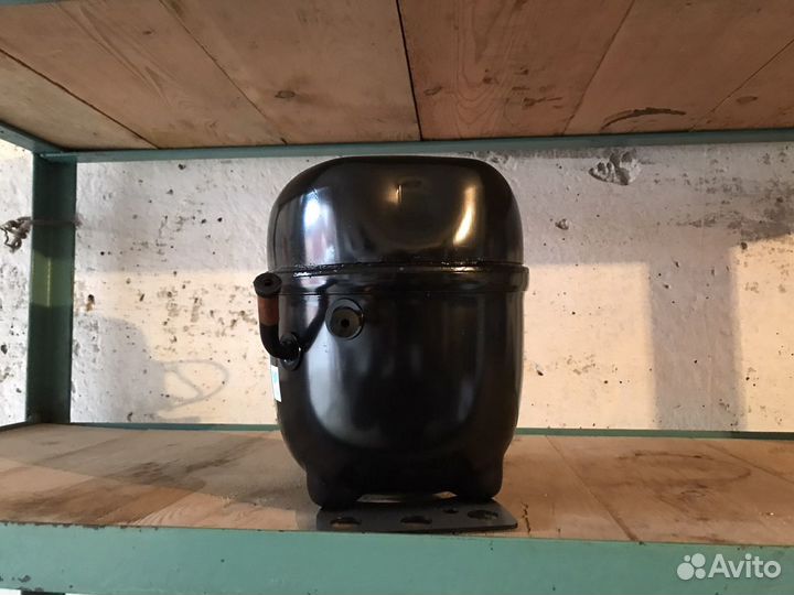 Компрессор для холодильника промышленного