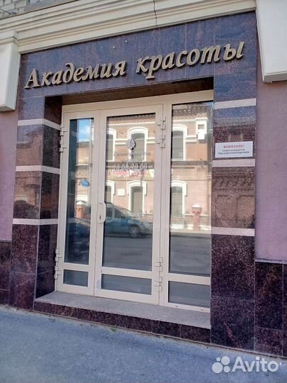 Парикмахер мужских стрижек