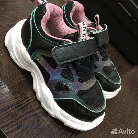 Кроссовки для девочки