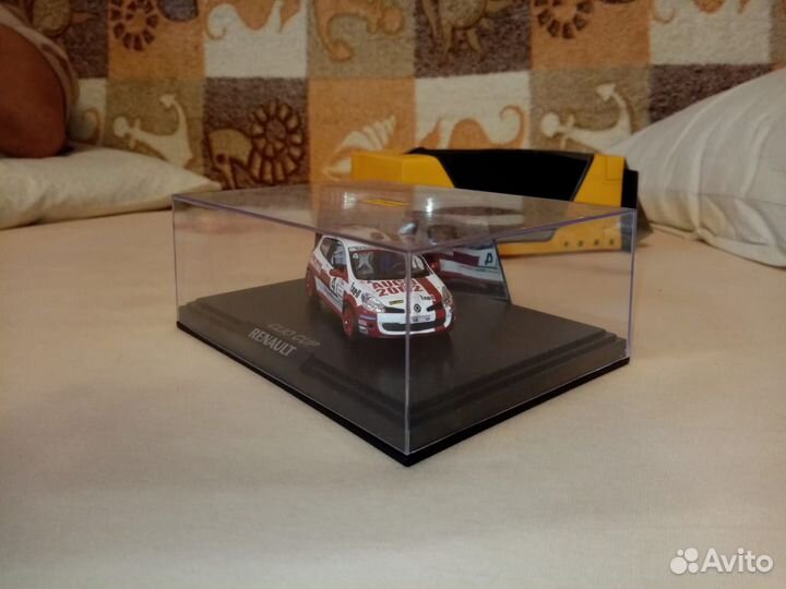 Модель автомобиля renault clio 1:43 ралли auco2002