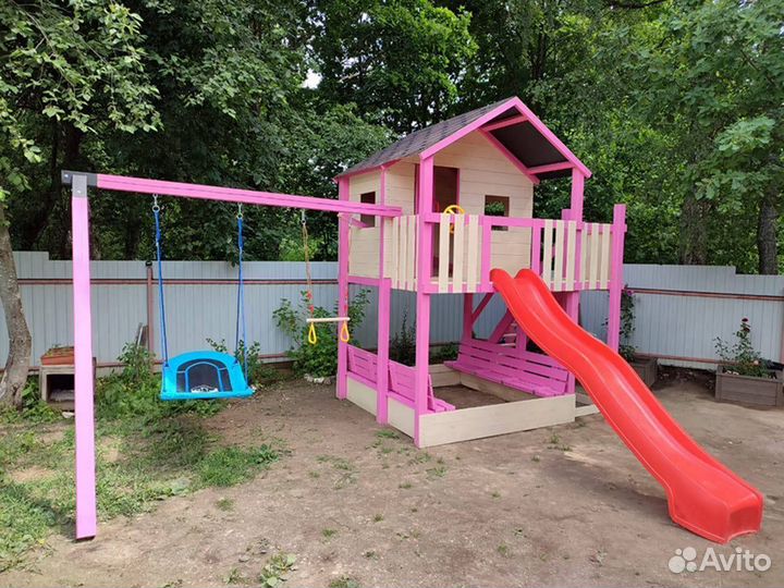 Детский деревянный домик на сваях