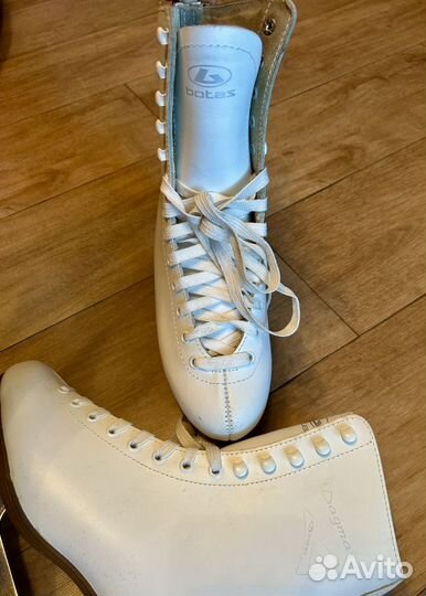 Коньки фигурные женские