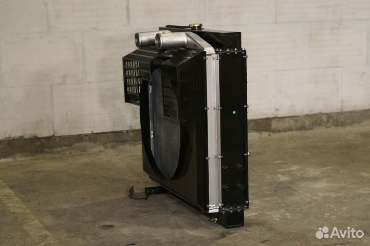 Радиатор охлаждения двигателя R6110