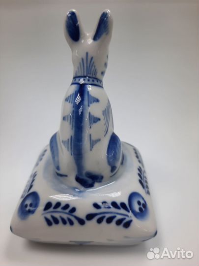 Фарфоровая статуэтка 