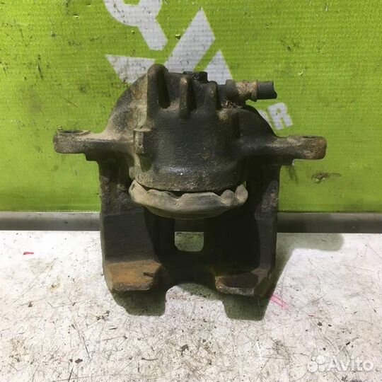 Суппорт передний правый Вольво C40