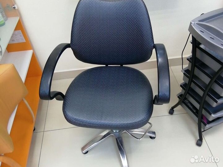 Парикмахерское кресло бу