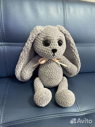 Плюшевый зайка амигуруми
