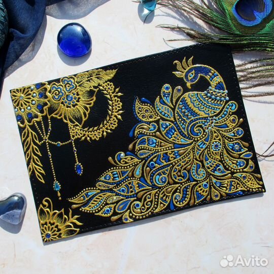 Кожаная обложка на паспорт Павлин, ручная роспись