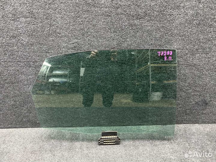 Стекло двери заднее правое Audi A4 B6 2.0 ALT 2002