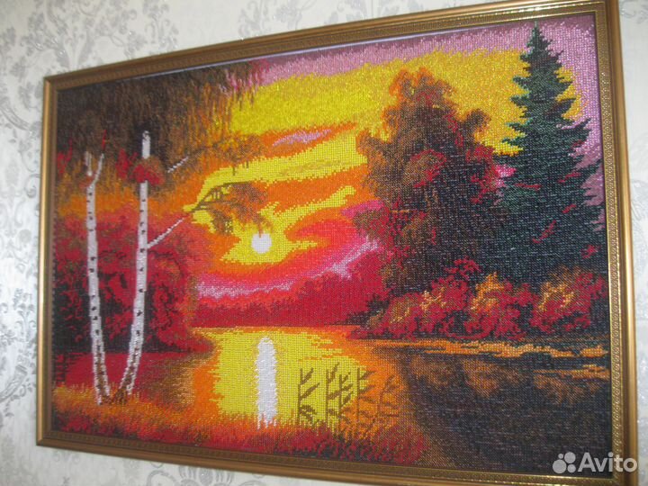 Картина вышита бисером