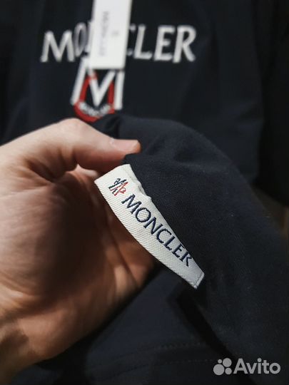 Футболка Moncler: современный подход к стилю